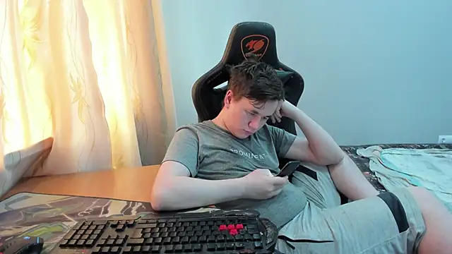 iliaskrislove online show from June 27, 6:27 am