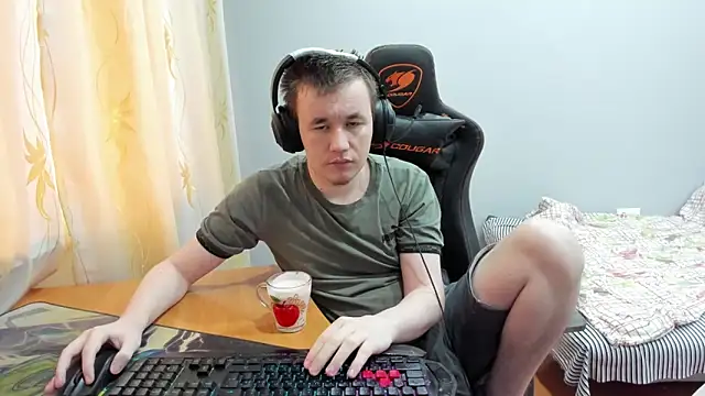 iliaskrislove online show from November 18, 9:02 am