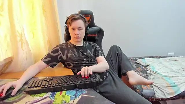 iliaskrislove online show from July 4, 9:23 am