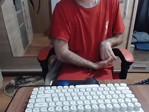 uncutguy01 online show from November 4, 5:52 am
