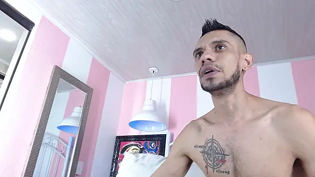 Snapshot of BIGZEHUZ chatting on March 12, 2:34 pm BIGZEHUZ online show from March 12, 2:34 pm