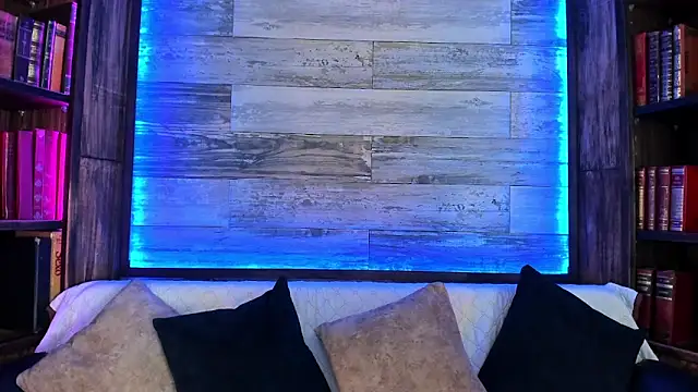 MikeEstevess online show from January 25, 11:43 pm