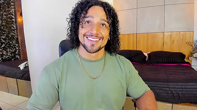 MikeEstevess online show from March 3, 11:45 pm