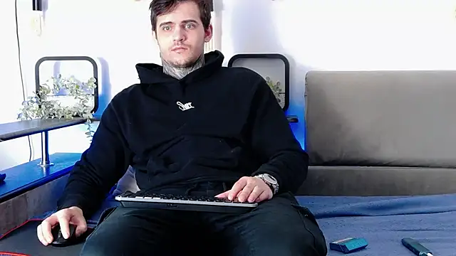 CarterCole online show from February 27, 8:06 am