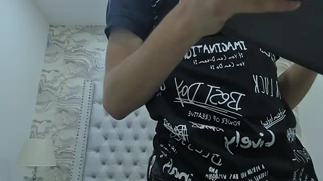 Snapshot of Kev_jenner chatting on September 27, 9:23 pm Kev jenner online show from September 27, 9:23 pm