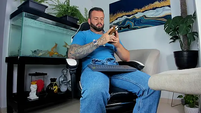 Johnnygrayson1 online show from May 29, 12:31 am