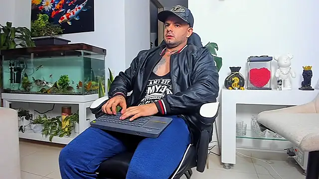 Snapshot of Johnnygrayson1 chatting on October 27, 11:40 pm Johnnygrayson1 online show from October 27, 11:40 pm