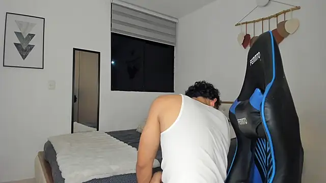 mateoleonee online show from March 23, 1:42 am