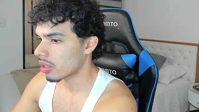 mateoleonee online show from January 21, 1:18 am