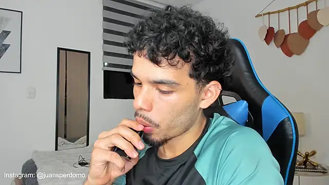 mateoleonee online show from March 21, 12:18 am