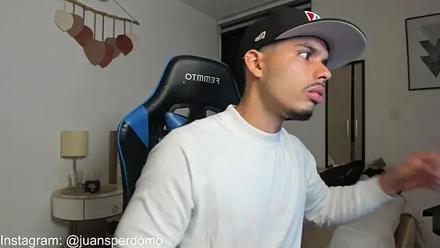 mateoleonee online show from September 21, 11:27 pm