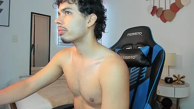 mateoleonee online show from February 16, 6:43 pm