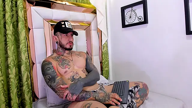 dilan scootk  online show from October 27, 7:38 pm