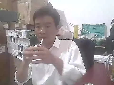 kisstoyousoon2024 online show from December 2, 9:23 am