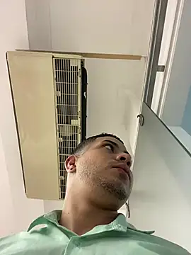 Juanes432 online show from February 12, 11:22 pm