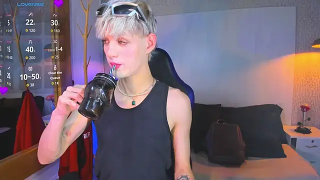 VladHellsing4 online show from July 10, 2:42 pm