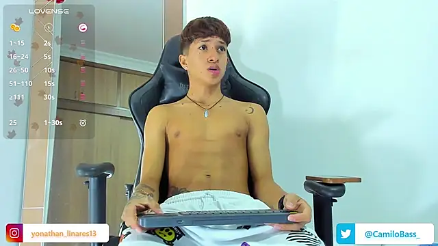 Snapshot of _CamiloBass chatting on January 12, 1:11 am  CamiloBass online show from January 12, 1:11 am