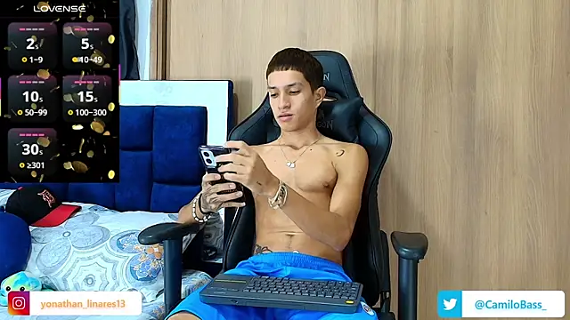 Snapshot of _CamiloBass chatting on September 20, 1:05 am  CamiloBass online show from September 20, 1:05 am