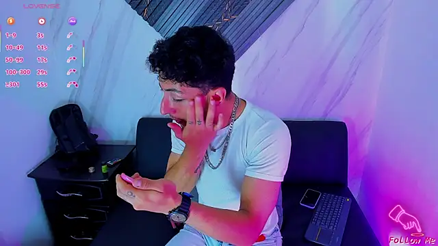 Piggy Eddy online show from December 2, 9:07 pm