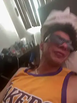 Snapshot of latino1986 chatting on February 2, 5:59 pm latino1986 online show from February 2, 5:59 pm