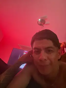 Snapshot of latino1986 chatting on December 11, 1:44 pm latino1986 online show from December 11, 1:44 pm