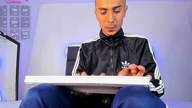 Snapshot of steven_hott8 chatting on March 8, 4:05 pm steven hott8 online show from March 8, 4:05 pm