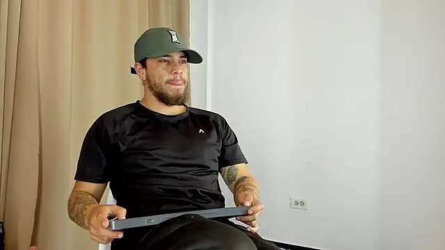 Snapshot of Beard_xox chatting on January 13, 10:13 pm Beard xox online show from January 13, 10:13 pm