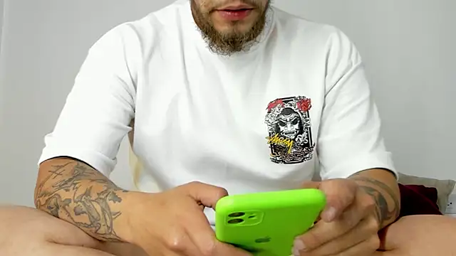 Snapshot of Beard_xox chatting on January 8, 9:12 pm Beard xox online show from January 8, 9:12 pm