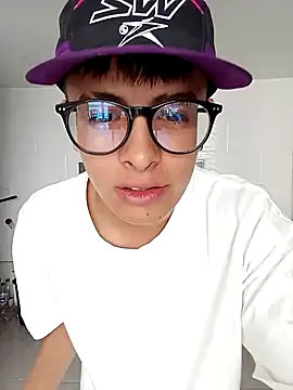 Snapshot of Cuervo_maniaco chatting on December 15, 2:37 pm Cuervo maniaco online show from December 15, 2:37 pm