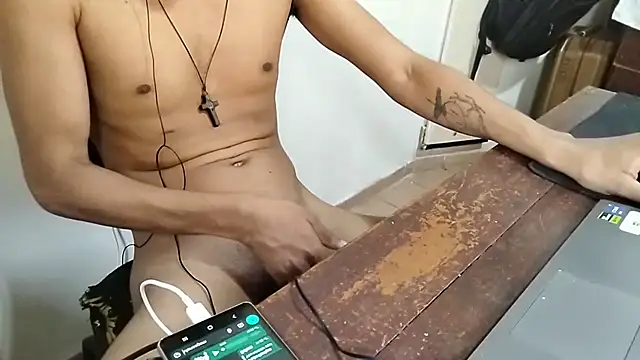 Snapshot of RenziTatte chatting on October 17, 3:05 pm RenziTatte online show from October 17, 3:05 pm