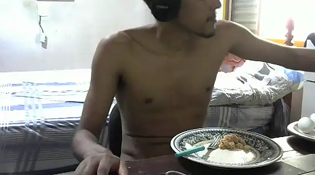 Snapshot of RenziTatte chatting on December 4, 2:59 pm RenziTatte online show from December 4, 2:59 pm