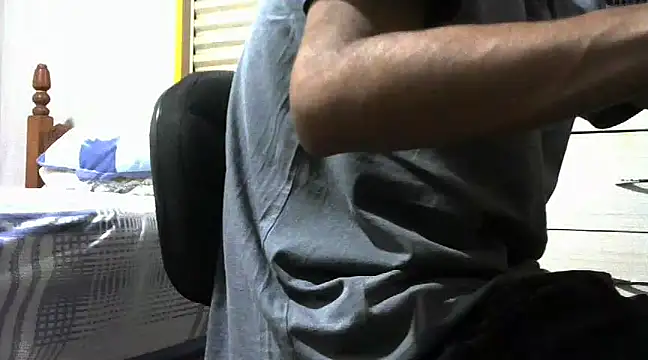 Snapshot of RenziTatte chatting on December 3, 2:05 pm RenziTatte online show from December 3, 2:05 pm