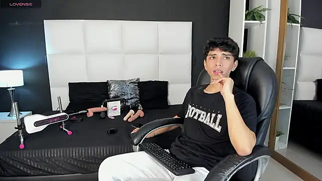 Santy carrington online show from December 5, 8:23 pm