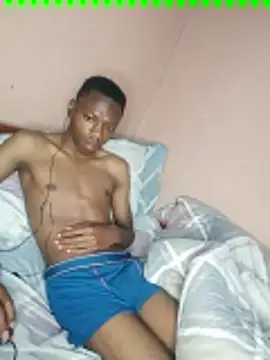 Snapshot of fireboyafrica chatting on December 14, 12:22 am fireboyafrica online show from December 14, 12:22 am