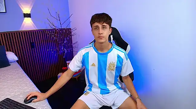 JoseloEvans online show from January 1, 11:18 pm