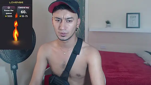 Snapshot of Kevin_Torres chatting on September 23, 1:05 am Kevin Torres online show from September 23, 1:05 am