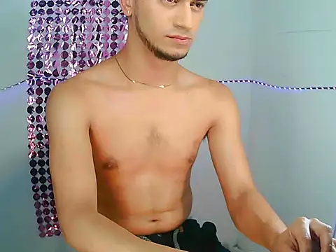 Snapshot of Kevin_Torres chatting on December 3, 2:23 am Kevin Torres online show from December 3, 2:23 am