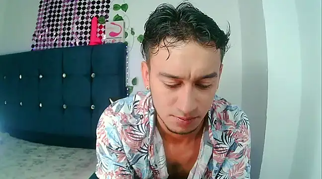 Snapshot of Kevin_Torres chatting on December 11, 2:54 am Kevin Torres online show from December 11, 2:54 am