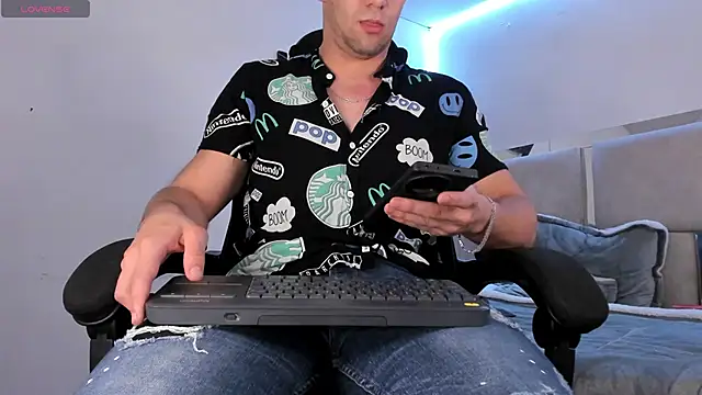 Damon Bakert online show from February 8, 9:04 pm