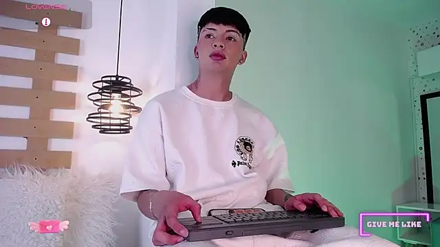 Steev Novoa online show from March 11, 5:16 am