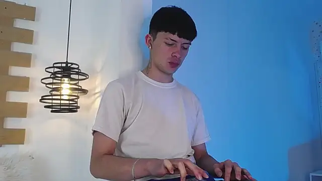 Steev Novoa online show from March 7, 3:51 am