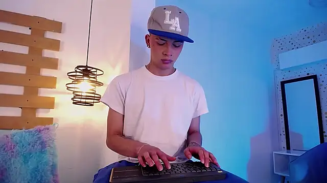 Steev Novoa online show from February 23, 5:39 am