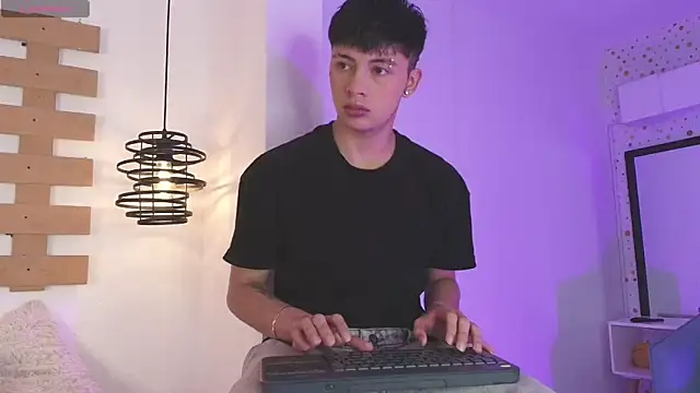 Steev Novoa online show from March 19, 4:25 am