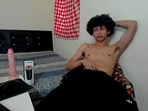 Snapshot of cardrey05 chatting on September 22, 8:19 pm cardrey05 online show from September 22, 8:19 pm