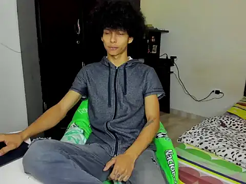 Snapshot of cardrey05 chatting on October 10, 6:02 pm cardrey05 online show from October 10, 6:02 pm