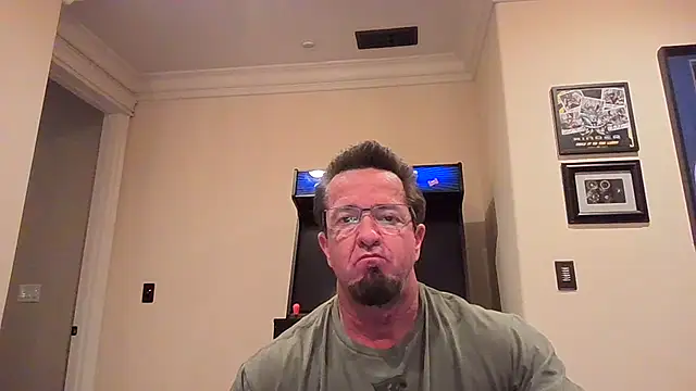 sluttydylan online show from November 24, 1:39 am