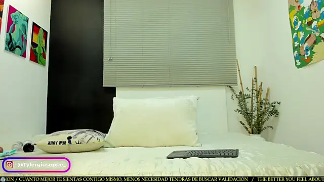 Snapshot of Tylergiuseppe_ chatting on February 25, 7:47 pm Tylergiuseppe  online show from February 25, 7:47 pm