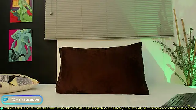 Snapshot of Tylergiuseppe_ chatting on March 6, 10:04 pm Tylergiuseppe  online show from March 6, 10:04 pm