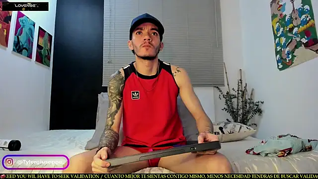 Snapshot of Tylergiuseppe_ chatting on February 22, 9:42 pm Tylergiuseppe  online show from February 22, 9:42 pm