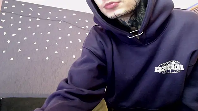 Snapshot of Andy_bapho chatting on September 15, 10:11 pm Andy bapho online show from September 15, 10:11 pm